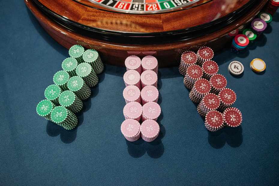 Low Volatility vs. High Volatility Slots: Which Should You Play? Low Volatility vs. High Volatility Slots: Which Should You Play?